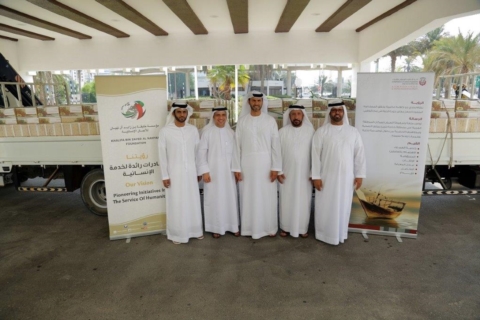 بلدية منطقة الظفرة تتبرع بـ 45 طن من التمور لمؤسسة خليفة الإنسانية والهلال الأحمر بالتعاون مع شركة الفوعة