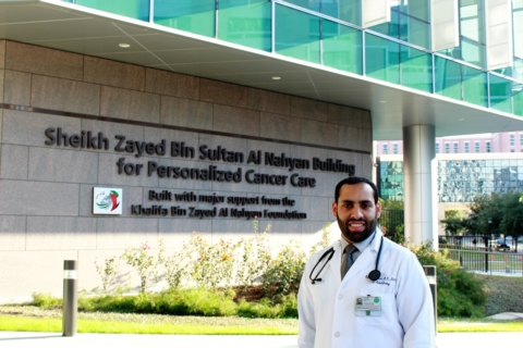 أول إستشاري خريج بعثة رئيس الدولة للأطباء المتميزين : الدكتور حميد عبيد بن حرمل الشامسي .. مهندس التغييرات الجينية